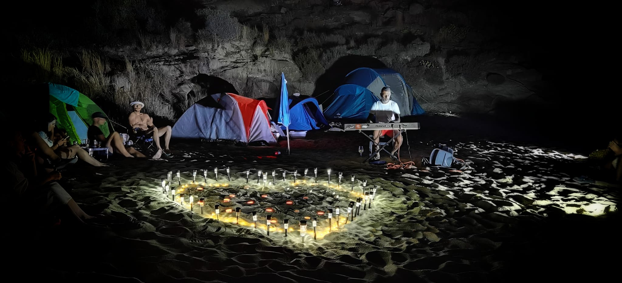 Concert pentru prieteni, pe plajã în Sarti, Grecia